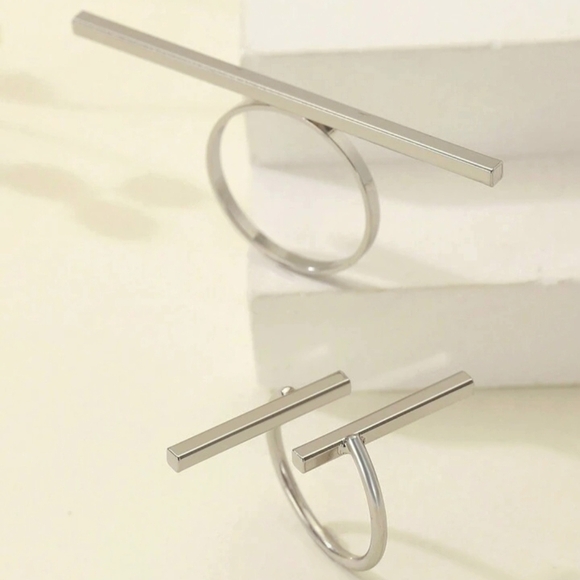 "Compliment Getter" Elegant Silver Bar Ring Set - Picture 2 of 5